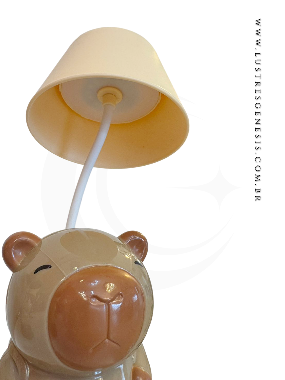 Luminária abajur infantil em formato de capivara marrom, ideal para cabeceira, escrivaninhas e decoração de quarto infantil.